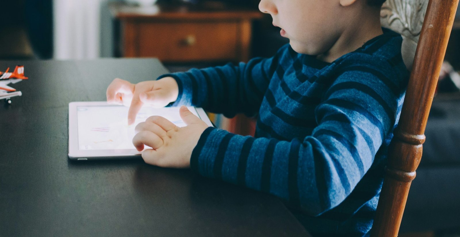 Navigating Screen Time: Tips for Balancing Tech Use in a Digital Age